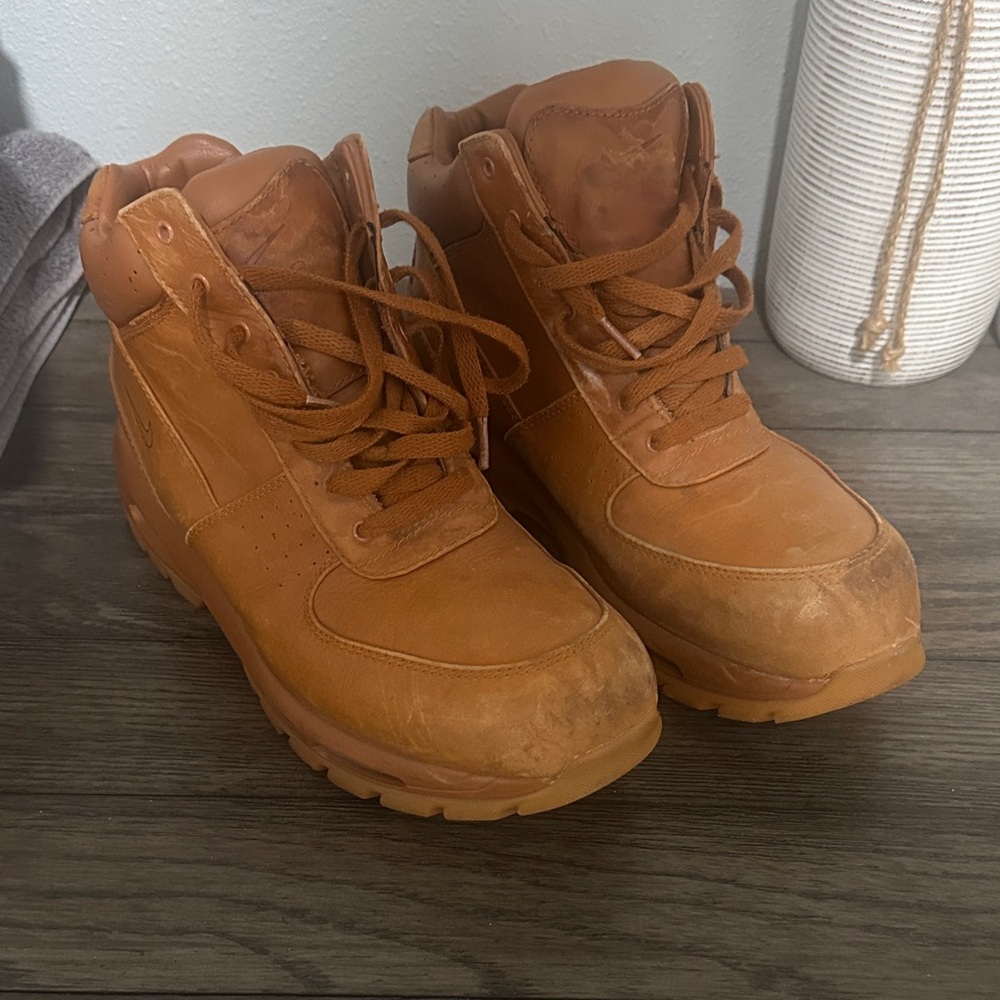 Nike Men's Brown Leather Boots